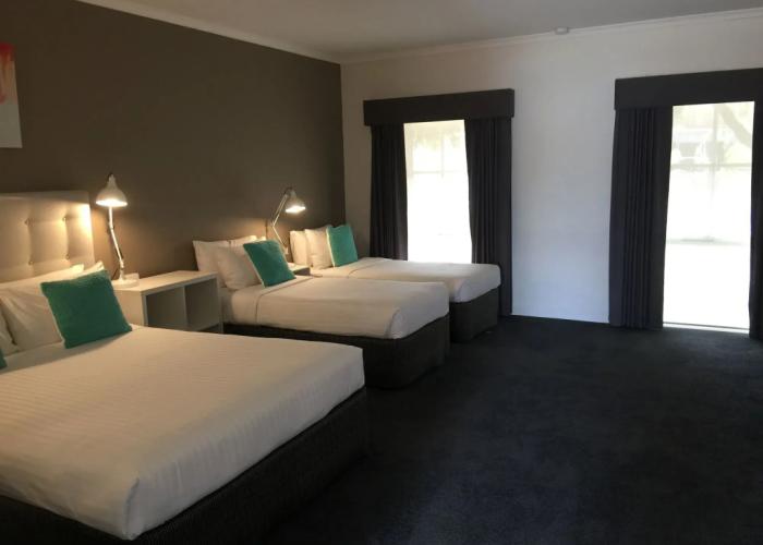 Caledonian Hotel Motel