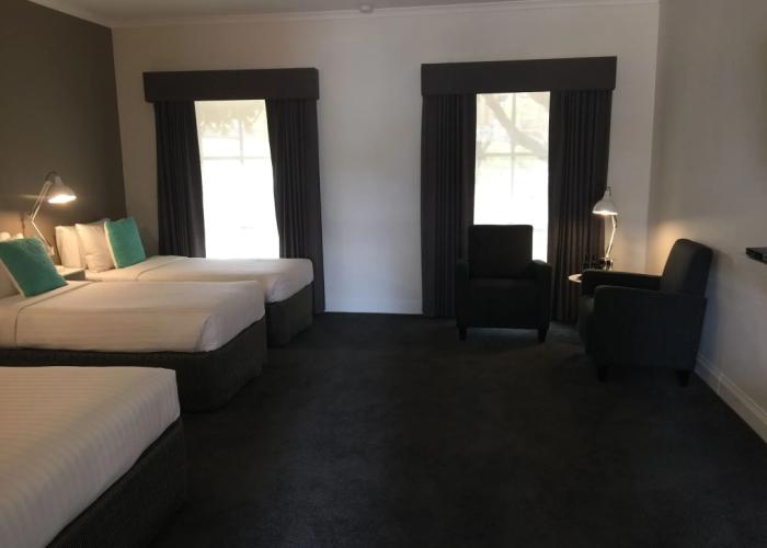 Caledonian Hotel Motel