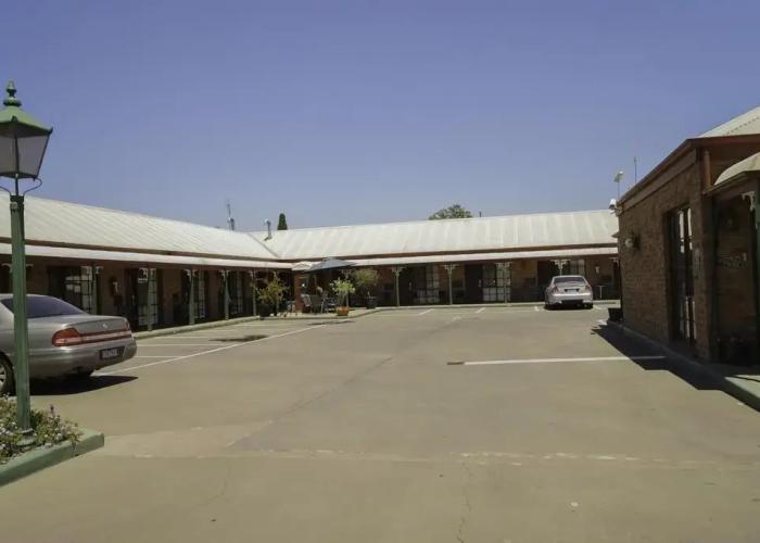 The Settlement Historic Hotel