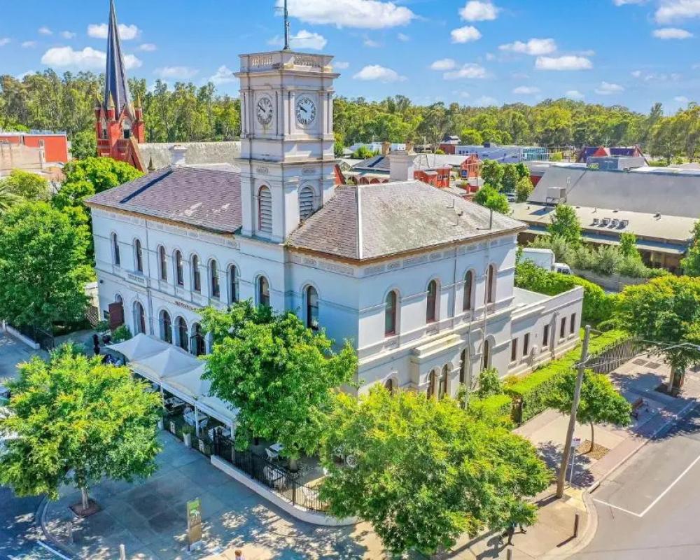 фото Clocktower Suites