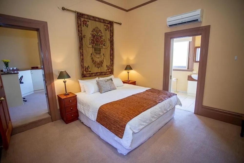 фото Clocktower Suites