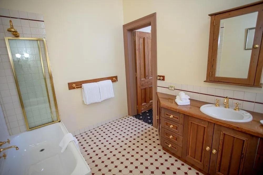 фото Clocktower Suites
