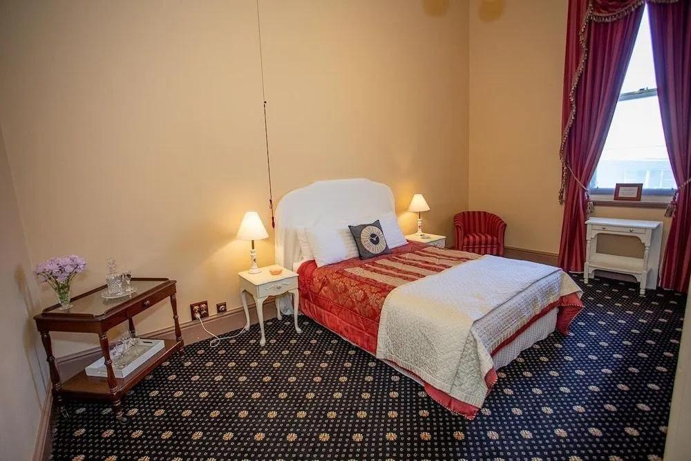 фото Clocktower Suites