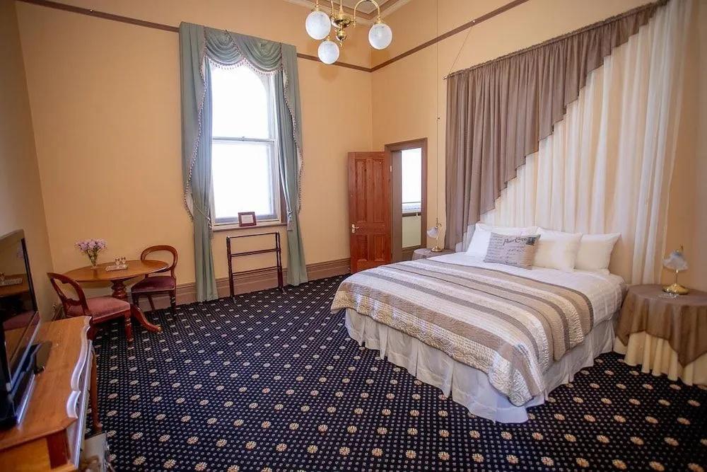 фото Clocktower Suites