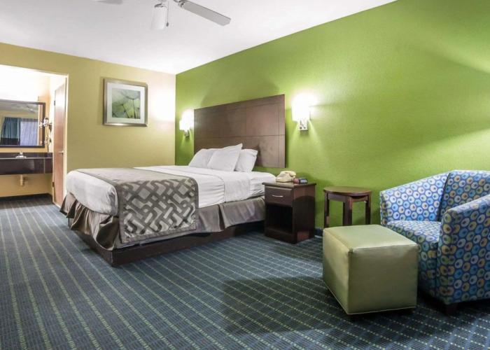 Rodeway Inn & Suites