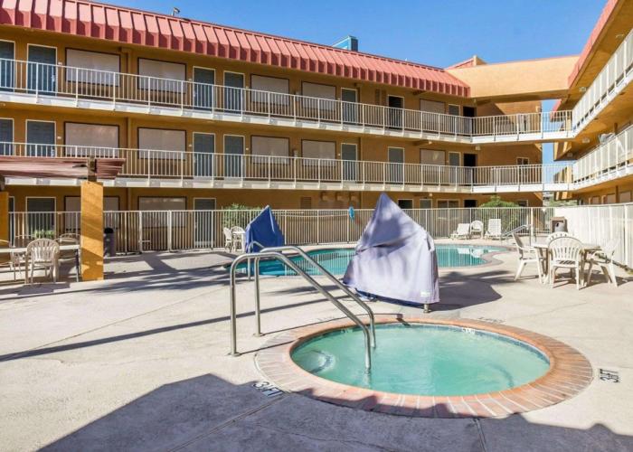 Rodeway Inn & Suites