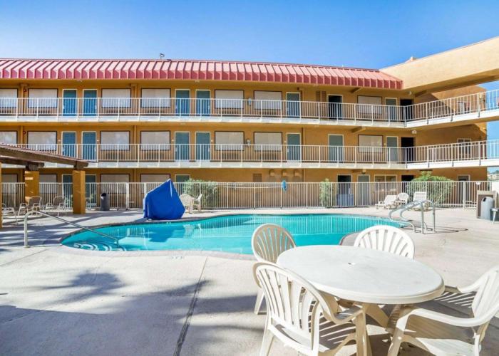 Rodeway Inn & Suites