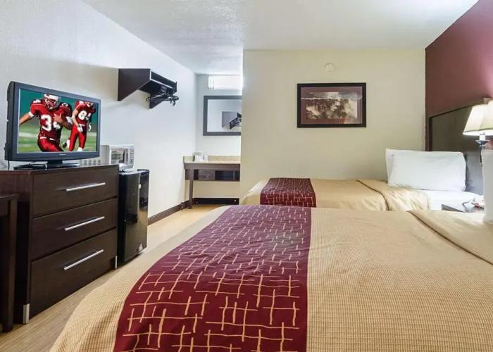 Red Roof Inn Needles