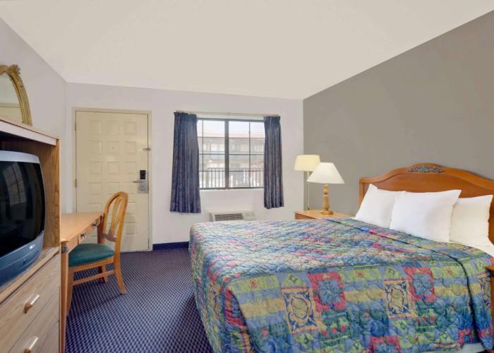 Days Inn & Suites by Wyndham Needles