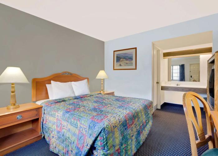 Days Inn & Suites by Wyndham Needles