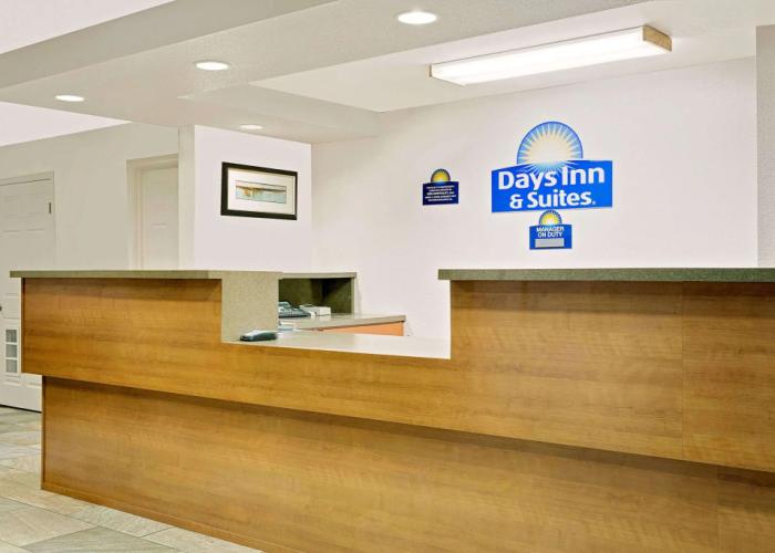Days Inn & Suites by Wyndham Needles