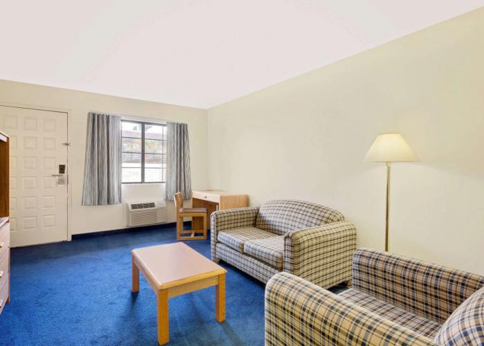 Days Inn & Suites by Wyndham Needles