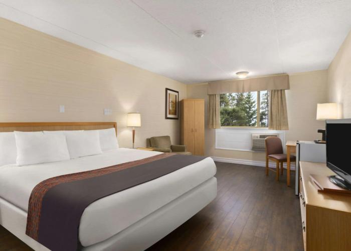 Days Inn & Conference Center by Wyndham Bridgewater