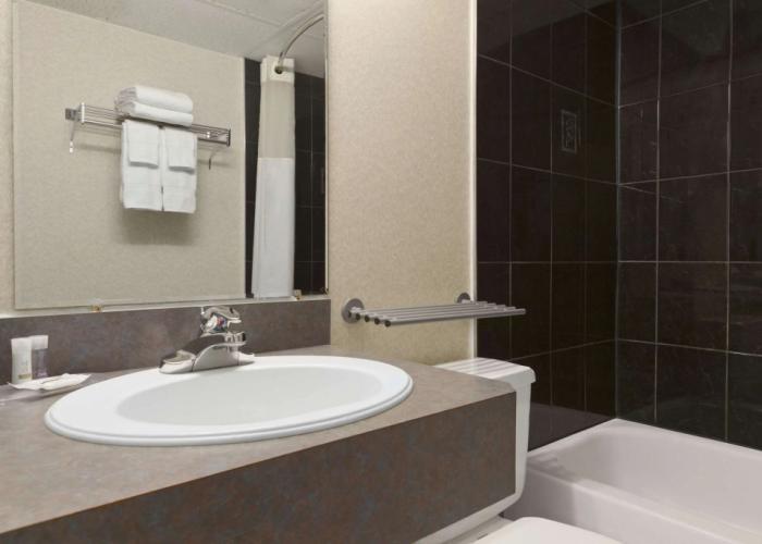 Days Inn & Conference Center by Wyndham Bridgewater