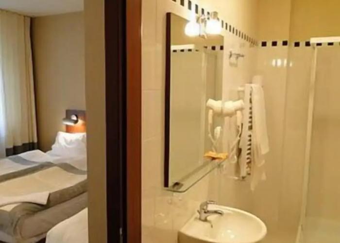 Atrium Hotel