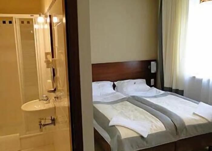 Atrium Hotel