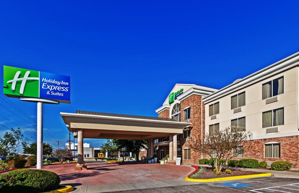 Holiday Inn Express & Suites Eagle Pass by IHG