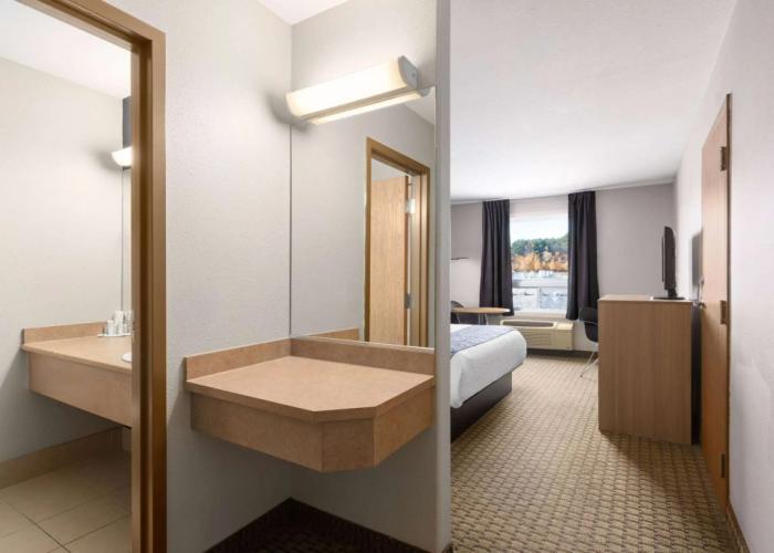 Super 8 by Wyndham St-Jerome