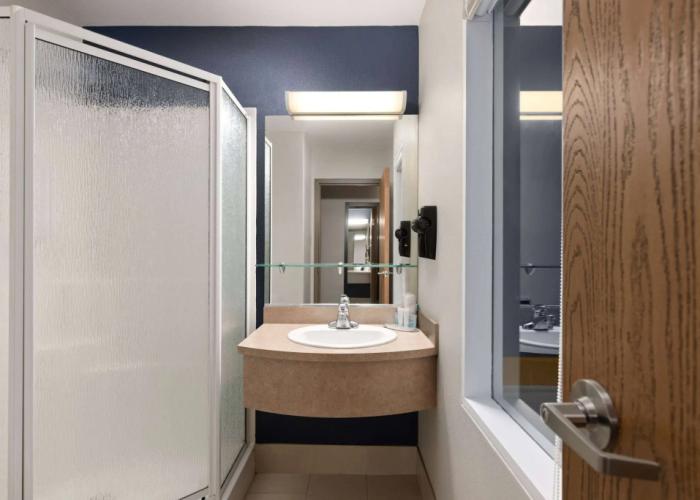 Super 8 by Wyndham St-Jerome