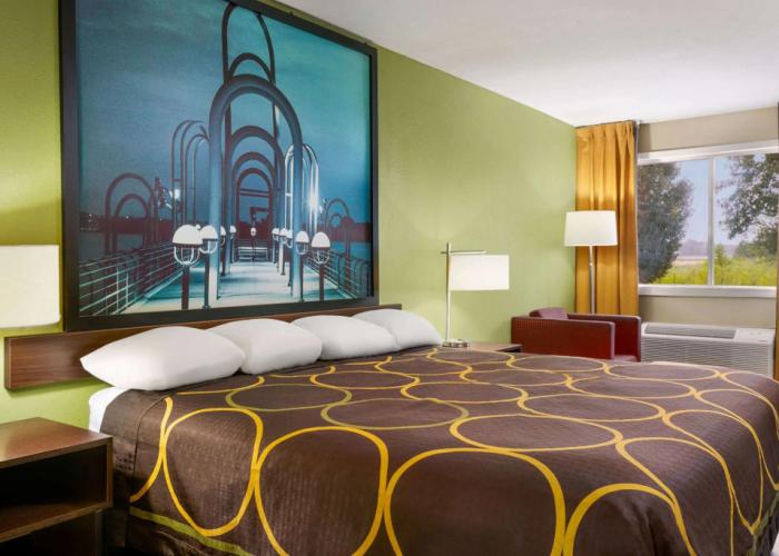 Super 8 by Wyndham Brookhaven