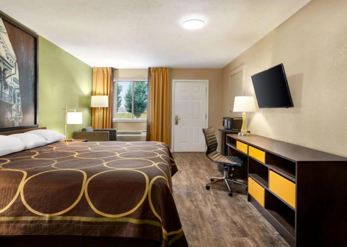 Super 8 by Wyndham Brookhaven