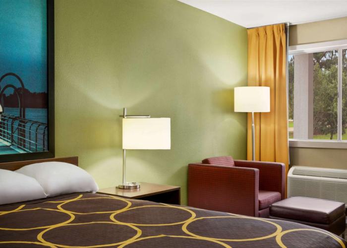 Super 8 by Wyndham Brookhaven