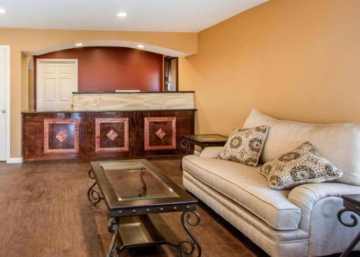 Rodeway Inn & Suites