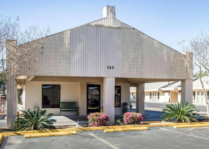 Rodeway Inn & Suites