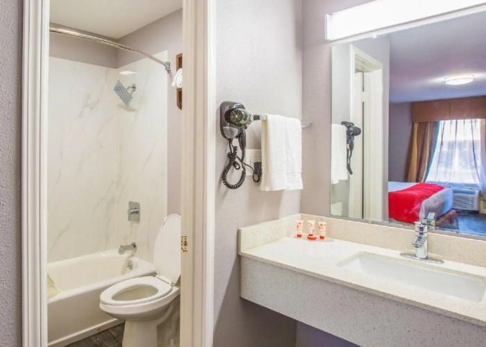 Rodeway Inn & Suites