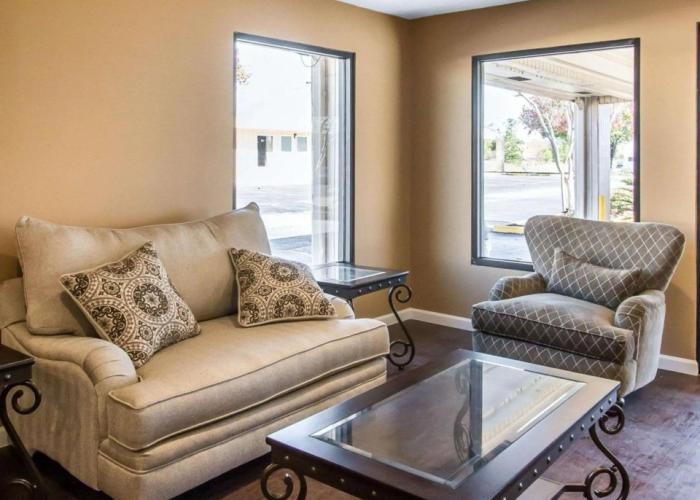 Rodeway Inn & Suites