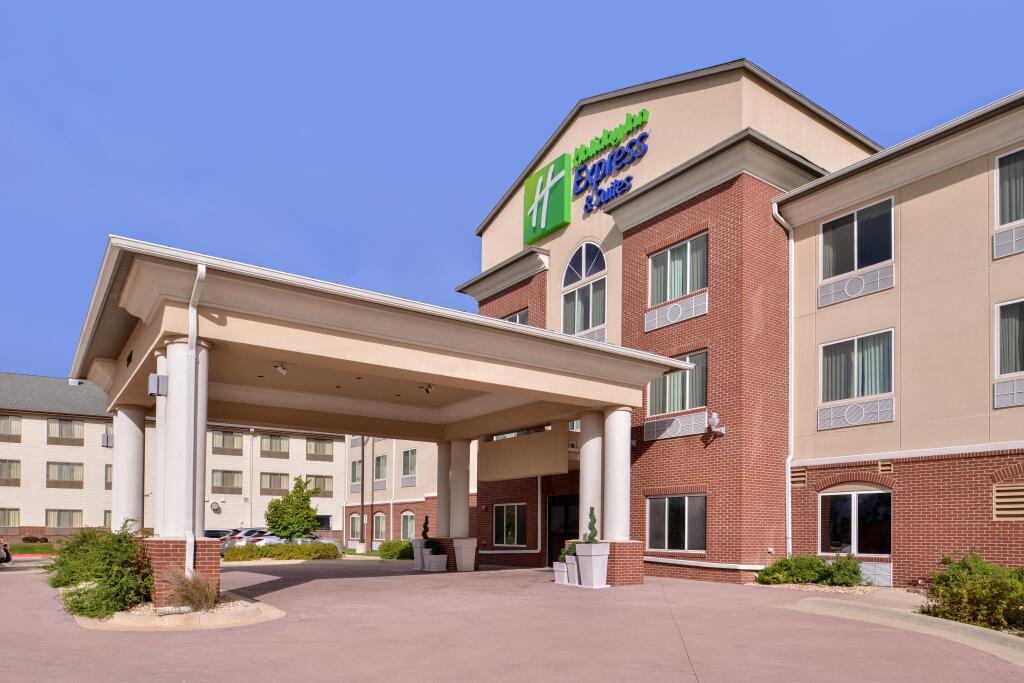 Holiday Inn Express Hotel & Suites Emporia Northwest by IHG