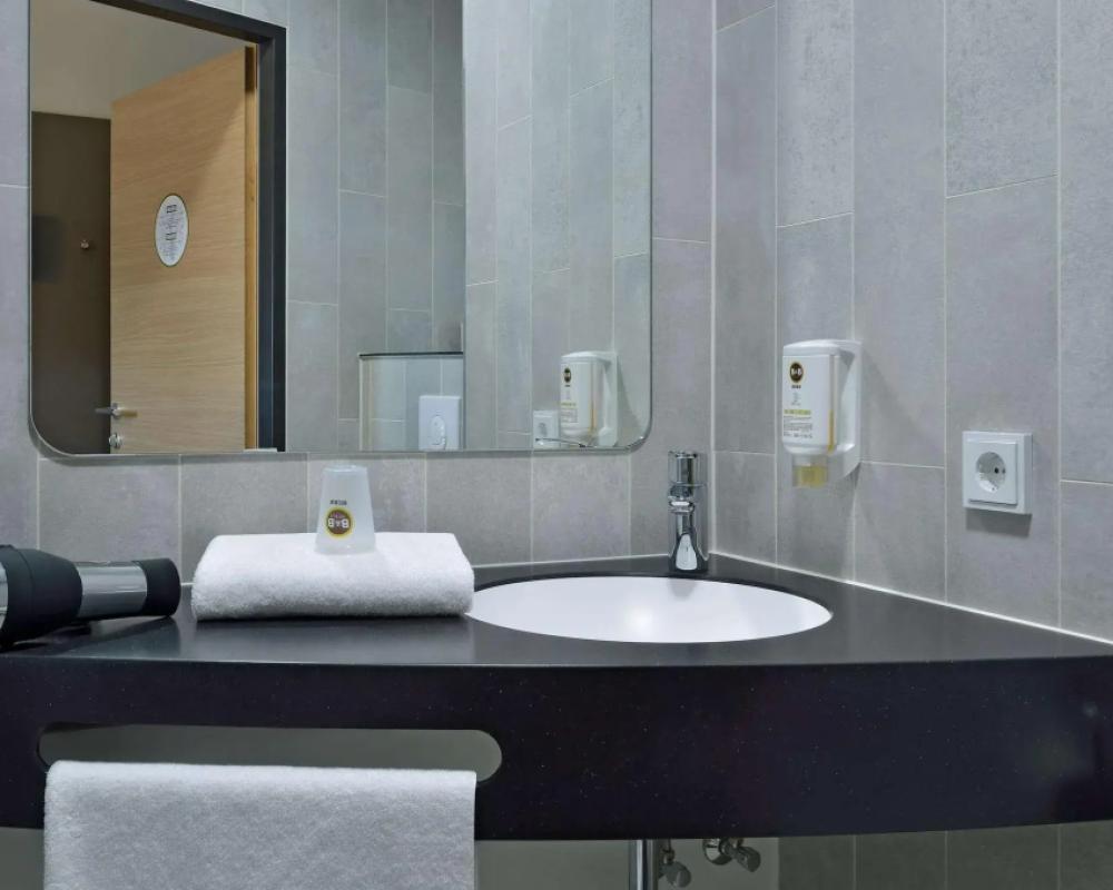 фото B&B HOTEL Essen-City