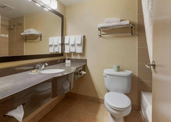 Best Western Plus Burlington Inn & Suites