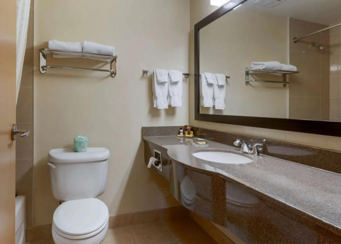 Best Western Plus Burlington Inn & Suites