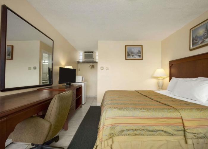 Knights Inn Burlington, ON