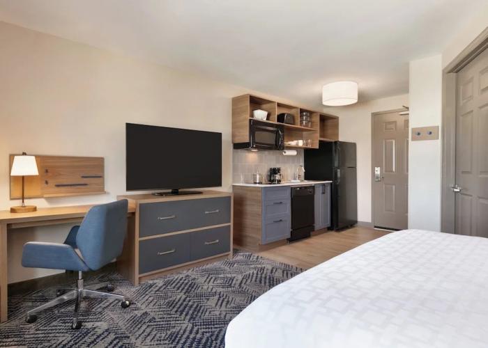 Candlewood Suites Burlington Conference Centre by IHG