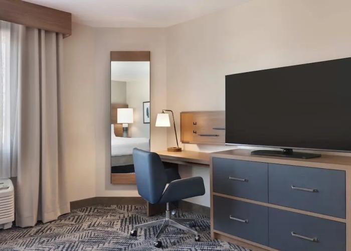 Candlewood Suites Burlington Conference Centre by IHG