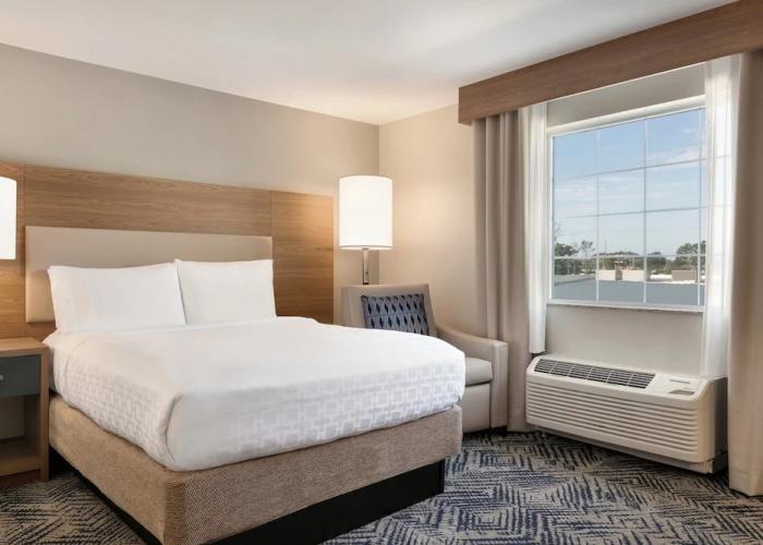 Candlewood Suites Burlington Conference Centre by IHG