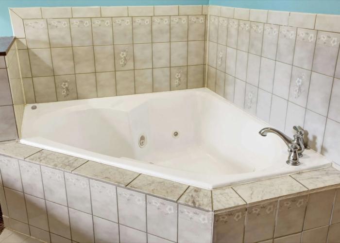 Super 8 by Wyndham Heath/Newark