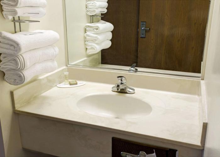 Super 8 by Wyndham Heath/Newark