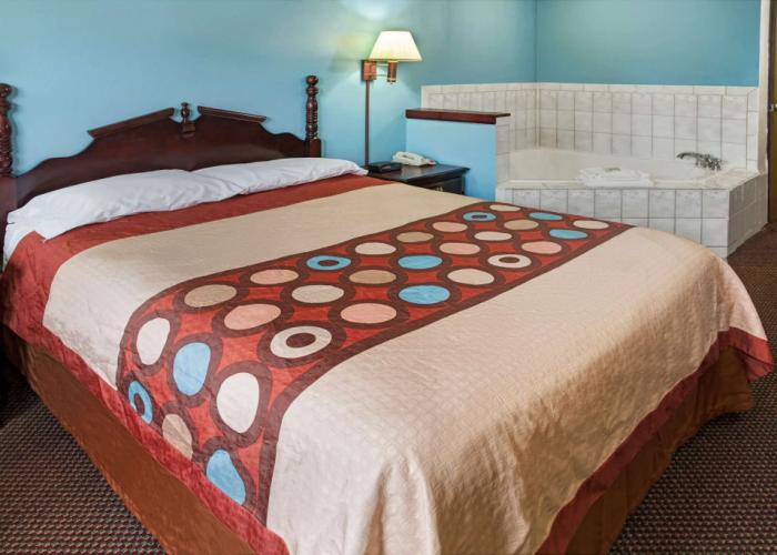 Super 8 by Wyndham Heath/Newark