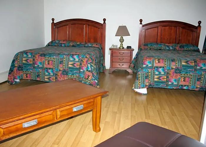 Stonehouse Motel and Restaurant