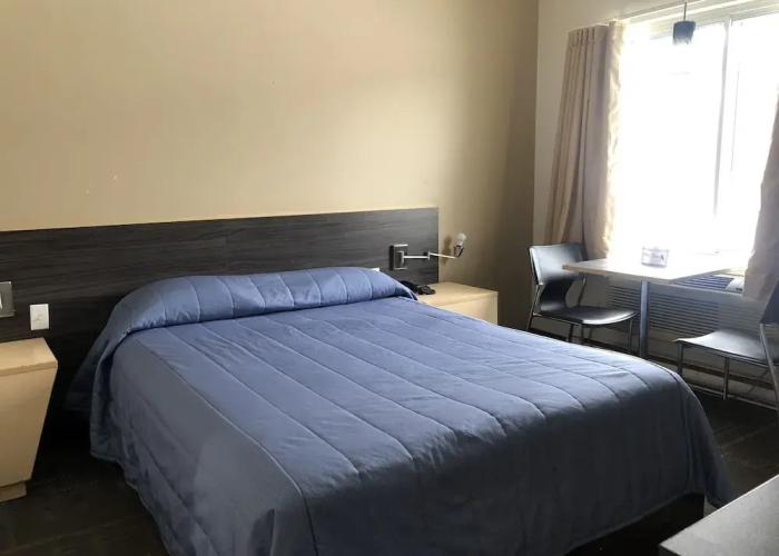 Falcon Motel Brossard
