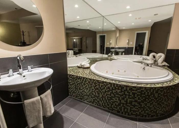 Falcon Motel Brossard