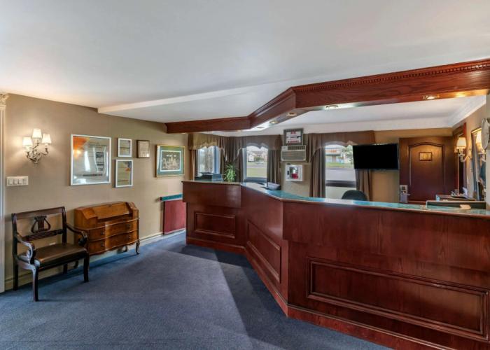 : Econo lodge Hotel Brossard