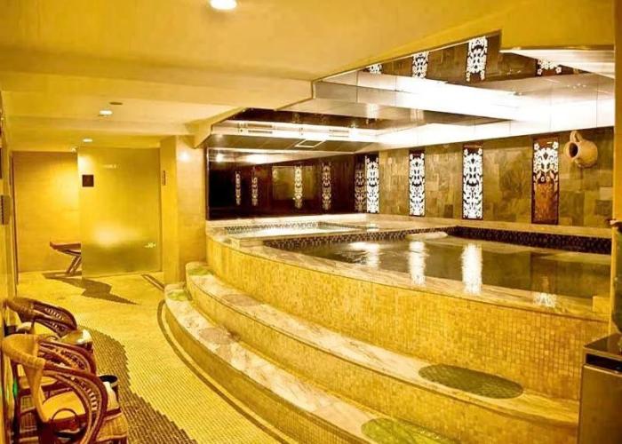 Aile Crown Holiday Hotel