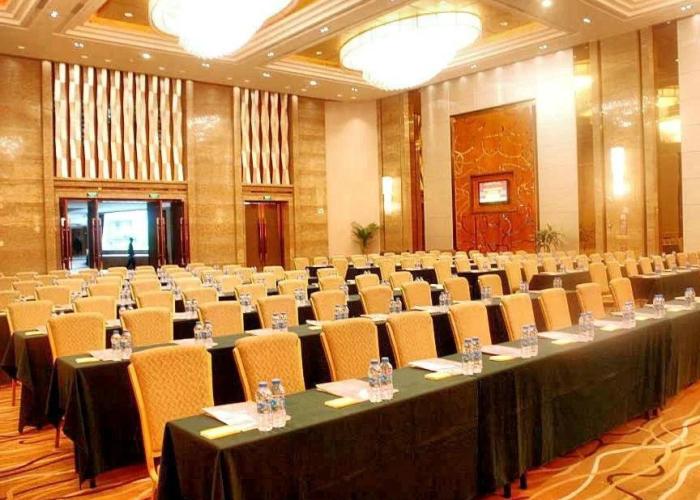 Aile Crown Holiday Hotel