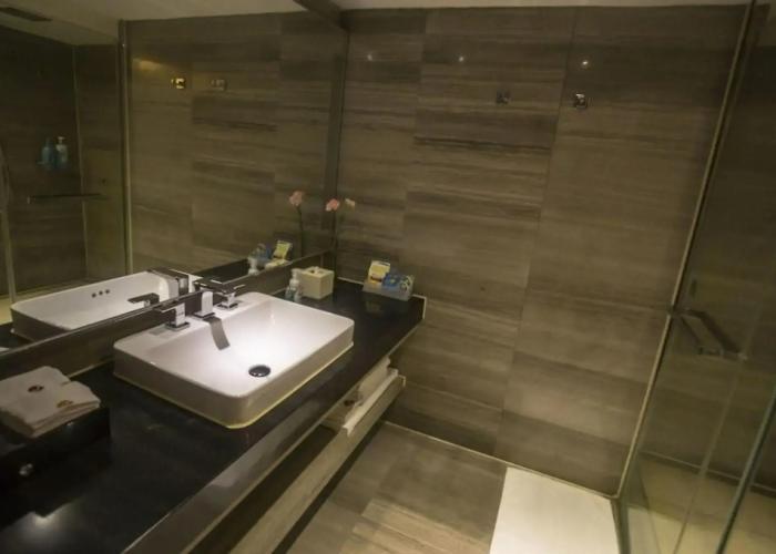Manhattan Kinlen Hotel - Shishi