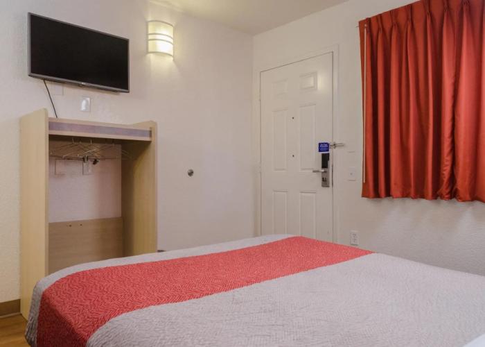 Super 8 by Wyndham Turlock