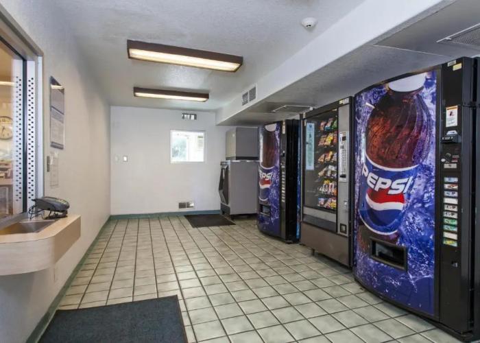 Super 8 by Wyndham Turlock